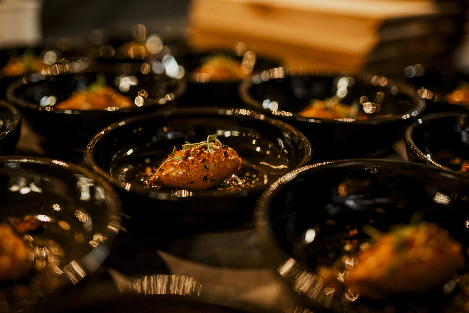 A savoury in a black bowl